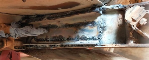 Capture 48.JPG (62.41 Kio) Vu 1787 fois 2 cornières + un plat entre pot de suspension et travers