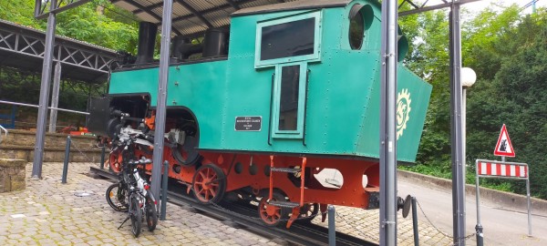 Locomotive à vapeur qui permettait de monter sur la coline avec une crémaillère.