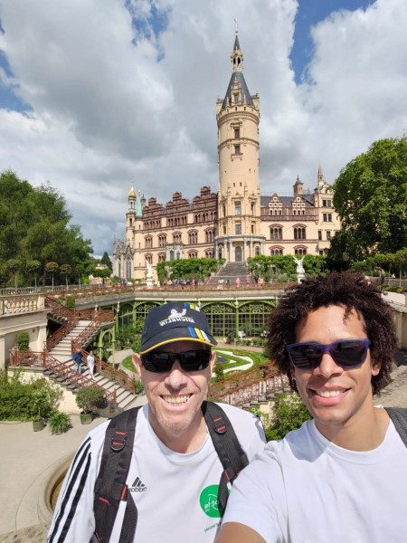 WhatsApp Image 2022-06-28 at 11.47.53.jpeg (202.47 Kio) Vu 1562 fois Arrivé au chateau de Schwerin, ou j'ai retrouvé Stéphane qui est arrivé de Lyon en train.