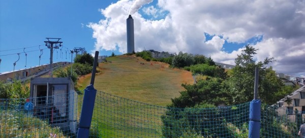 Capture 18.JPG (116.79 Kio) Vu 2186 fois en piste de ski. qui permet de skier été comme hiver.