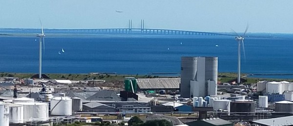 Capture 22.JPG (72.75 Kio) Vu 2186 fois Et le pont qui permet de relier le Danemark à la Suède.