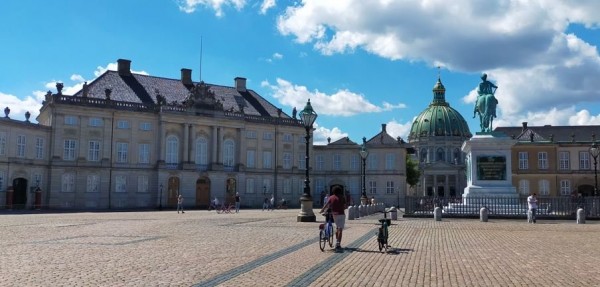 Capture 23.JPG (92.79 Kio) Vu 2186 fois puis retour de l'autre coté du canal, en passant par ls résidences royales