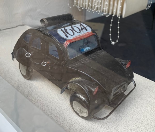 4CFF0030-72AD-4524-BA03-C2AEFE612453.jpeg (439.3 Kio) Vu 4823 fois Et même dans les vitrines