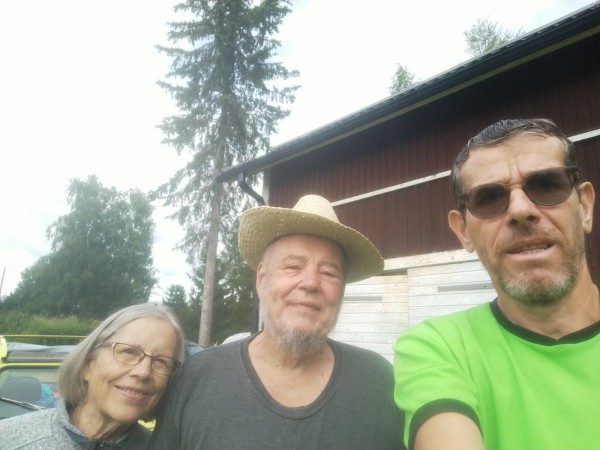 WhatsApp Image 2022-07-18 at 10.04.45.jpeg (214.75 Kio) Vu 728 fois Tapani est très contant du chapeau, made in Mada, "j'aime ma deuche", que je lui ai offert