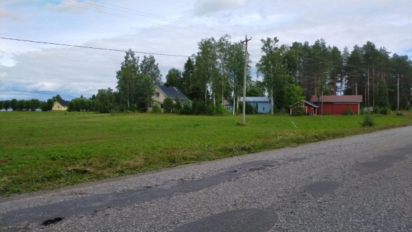 WhatsApp Image 2022-07-18 at 12.35.57.jpeg (295.87 Kio) Vu 2088 fois Couleur des maisons : dans tout le sur de la Suède, elles étaient exclusivement rouge. Teinte la moins chère provenant des mines de cuivres si j'ai bien compris. Plus au nord de la Suède on voit de plus en plus de maison jaune ou blanche. Pour la première fois je vois une bleu. (couleur de la Finlande)