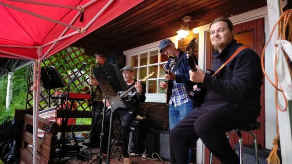 WhatsApp Image 2022-07-22 at 19.20.46.jpeg (223.02 Kio) Vu 844 fois Accompagné par le "Moving méhari band"