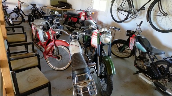 WhatsApp Image 2022-07-23 at 15.17.42.jpeg (281.71 Kio) Vu 841 fois expo de 2 roues, il y a même un solex