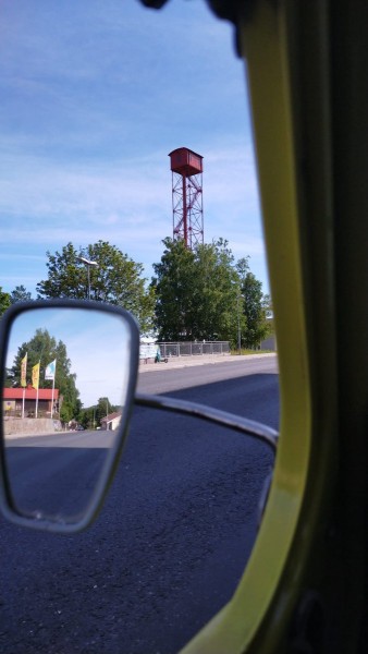 WhatsApp Image 2022-07-25 at 10.38.25.jpeg (108.06 Kio) Vu 860 fois Tour constuite en 1901 , qui servait à fabriquer de la grenaille de plomb. Le plomb liquide était jeté dans le tuyau central. Les gouttes de plomb arrivaient sous forme de grenaille en bas.