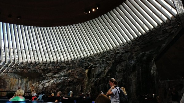 WhatsApp Image 2022-07-26 at 10.43.08.jpeg (275.75 Kio) Vu 854 fois Temppeliaukion Kirkko : église moderne taillé dans une coline rocheuse coiffée d'un dôme de 24 mètres