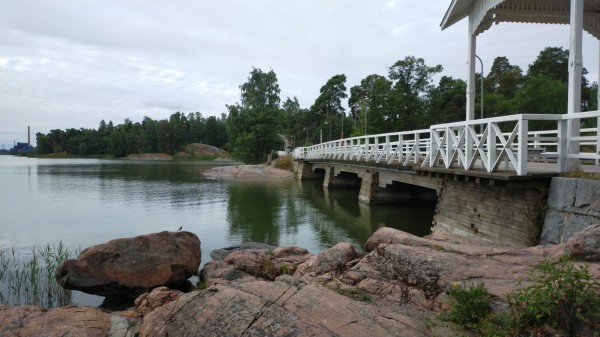 Ce matin, visite de l'île de Seurasaari. Accessible par 2 petits ponts piétons