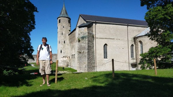 La cathédrale au milieu des ruines du château