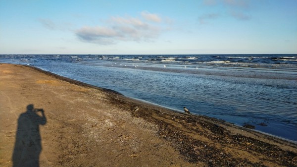 Plage de Riga au petit matin. La journée s'annonce belle