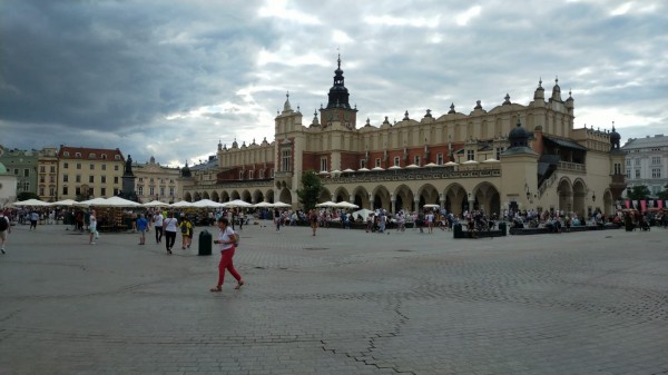 WhatsApp Image 2022-08-09 at 17.28.38.jpeg (171.83 Kio) Vu 1117 fois Le rynek (place centrale de Cracovie
