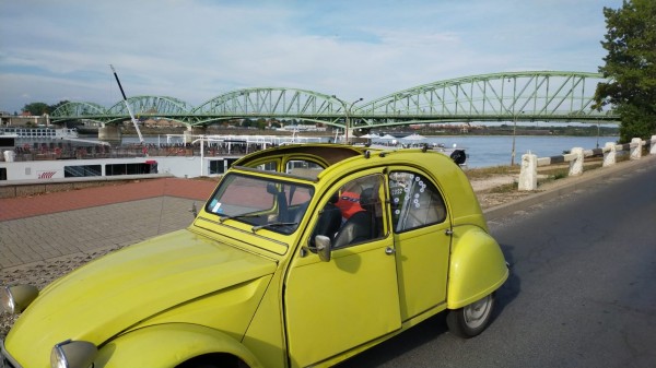 Pont sur le Danube qui matérialise la frontière avec la Hongrie