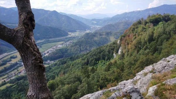 paysage vu en haut de la  falaise.