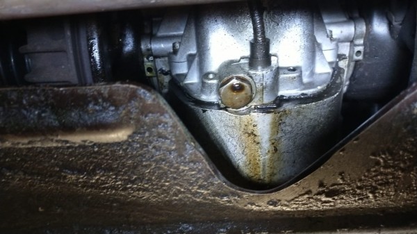 WhatsApp Image 2022-08-26 at 11.42.11.jpeg (170.8 Kio) Vu 1311 fois uite d'huile en sortie de boite côté gauche. Le joint SPI est aussi défectueux