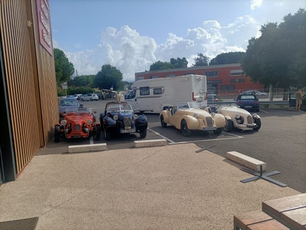 WhatsApp Image 2022-09-06 at 10.46.40.jpeg (456.23 Kio) Vu 1208 fois + 1 = 4. une deuxième Burton de Millot nous a rejoint.