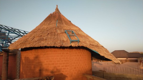 WhatsApp Image 2023-01-18 at 18.34.29.jpeg (166.79 Kio) Vu 2097 fois La case est presque finie. Il reste le haut.