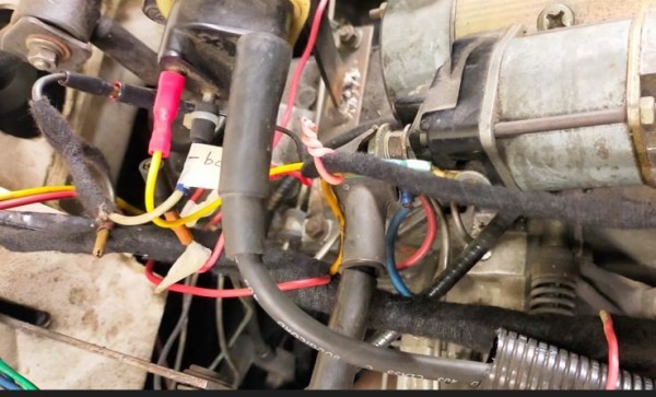 Capture 82.JPG (76.37 Kio) Vu 5653 fois Maintenant tous les fils sont bien identifié, avec des cosses de la bonne couleur, permettant facilement de repasser à l'allumage normal.