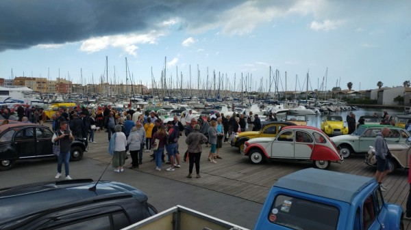 après défilé en convoi, expo sur le port