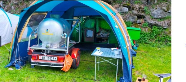 Notre ami &quot;Berne&quot; avait troqué sa remorque caravane, en une remorque tireuse de bière.