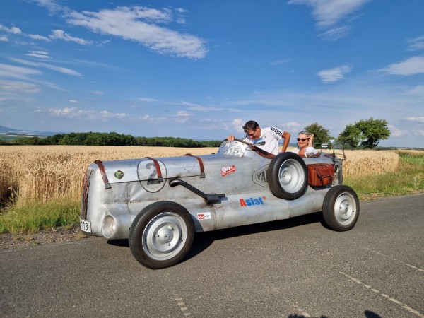 Test de l'argnenté. difficile de trouver le levier de vitesse qui est à gauche.