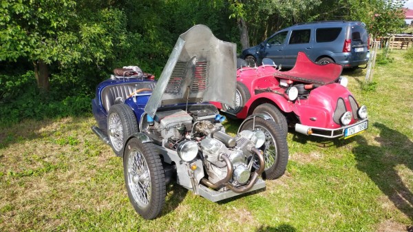 Les 2 Lomax hybrides  une avec moteur moto Guzzi l'autre de GS.