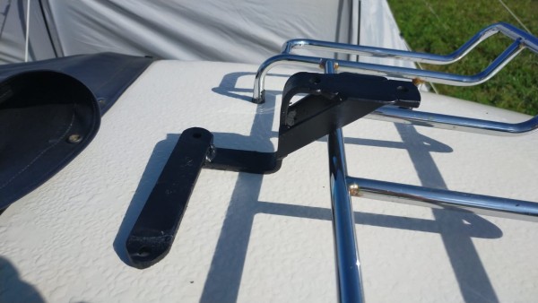 WhatsApp Image 2023-07-28 à 09.42.13.jpg (154.65 Kio) Vu 12568 fois voilà la réparation faite avec un bon renfort. si ça casse, ce ne sera plus au même endroit.