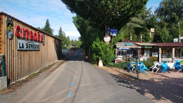 Arrivée au rétro camping de Châtel montagne