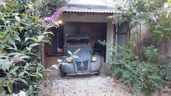 la 2CV a passée la nuit à l'abri