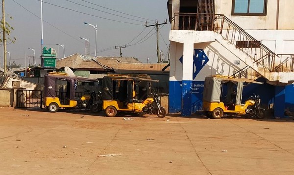 Une différence entre le Ghana et le Burkina, c'est les taxi de ville. Au Ghana, pays Anglophone, on retrouve les même TUKTUK qu'en Inde