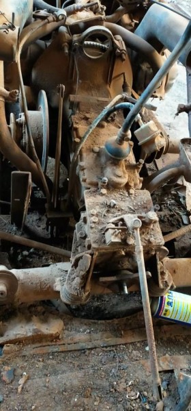 Capture 71.JPG (98.35 Kio) Vu 3933 fois vue de la boite avant. je pense qu'il est nécessaire de déposer le moteur et la boite du châssis.