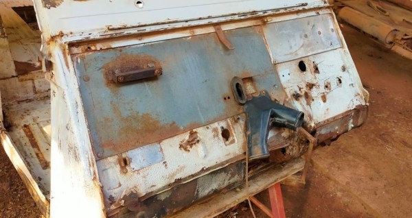 Capture 73.JPG (105.1 Kio) Vu 3928 fois le tablier coté moteur est plutôt bien, avec les tôles ajoutées