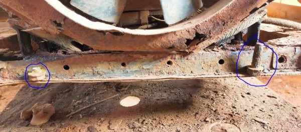 Capture 82.JPG (149.49 Kio) Vu 3914 fois Les 2 vis de fixation du moteur sur la traverse avant ont cassé net