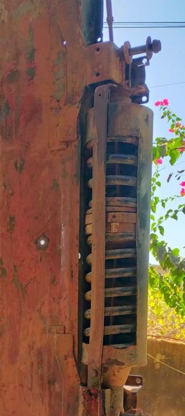 Capture 113.JPG (60.26 Kio) Vu 4170 fois les pots étant ouverts, on peut sortir les ressort sans démontage des l'ensemble du châssis.