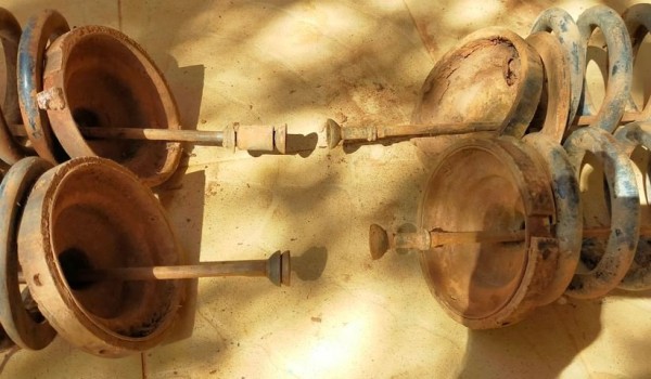 Capture 109.JPG (79.59 Kio) Vu 4170 fois le bout des tirant arrières sont équipé de rallonges qui doivent permettre de monter l'arrière plus haut.