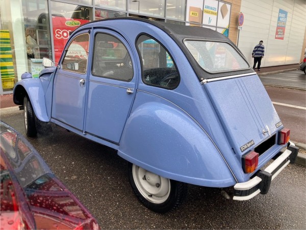 2CV bleue AR.jpg