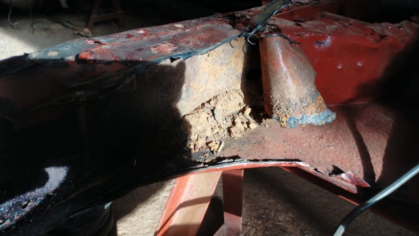 WhatsApp Image 2024-01-29 à 11.51.36_1f7fa58d.jpg (205.8 Kio) Vu 4599 fois Encore beaucoup de terre dans les entrailles du châssis