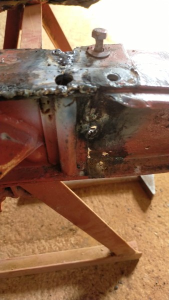 WhatsApp Image 2024-01-29 à 11.52.08_1b42a29b.jpg (109.53 Kio) Vu 4599 fois Petite soudure de la fissure pour rigidifier la côté droit