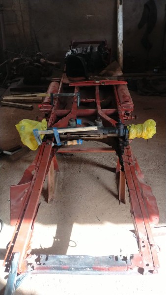 WhatsApp Image 2024-01-30 à 10.44.06_40e313f9.jpg (127.77 Kio) Vu 4582 fois Montage de la traverse pour assurer le bon écartement avant soudure