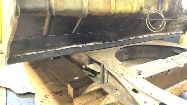 WhatsApp Image 2024-03-19 à 10.06.58_d269ed84.jpg (155.55 Kio) Vu 5787 fois Pour la souder dans la bonne position, j'ai repositionné la caisse sur le vieux châssis.