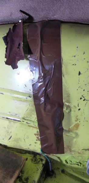 Capture 198.JPG (57.89 Kio) Vu 10206 fois En le posant, je me rends compte que l'élasticité n'est pas super pour contourner l'épaisseur du fil et surtout de la cosse.<br />Mais la couleur est plutôt bonne. plus brillante, mais peut être que ça lui passera avec le temps.