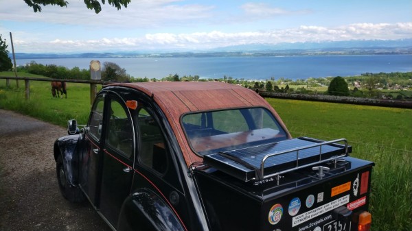 Vue sur le lac de Neuchâtel sur la route vendredi