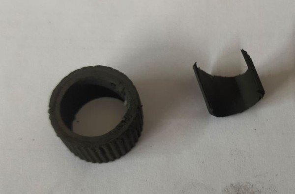 Capture 04.JPG (28.46 Kio) Vu 2198 fois Voici la bague retiré. finalement pas si usée que ça.