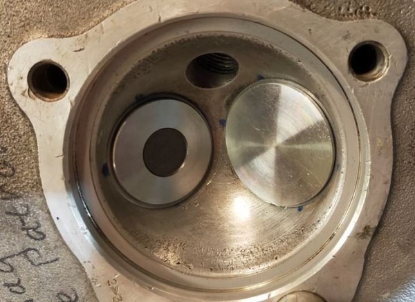 Capture 89.JPG (72.53 Kio) Vu 8829 fois Culasse avec ses 2 soupapes neuves