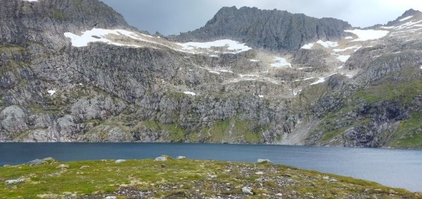 Capture 080.JPG (162.07 Kio) Vu 1242 fois encore un dernier lac, juste avant la chaine du sommet des montages