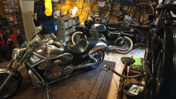 WhatsApp Image 2024-09-04 à 18.21.45_0bf2c4db.jpg (223.31 Kio) Vu 6180 fois une belle collection de motos