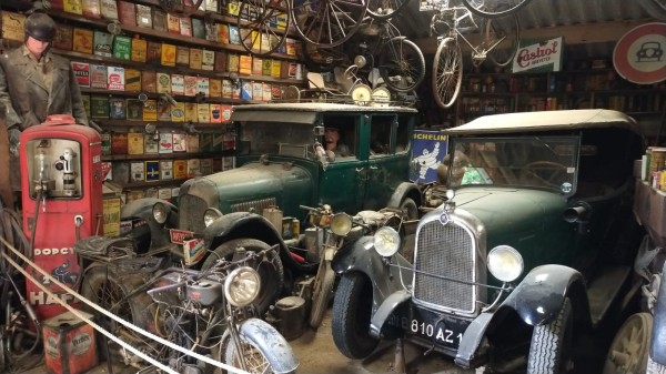 WhatsApp Image 2024-09-05 à 12.16.15_40538246.jpg (256.83 Kio) Vu 6169 fois à l'interieur du grenier, un maxilum de merveilles, avec beaucoup de matériel agricole de la région.