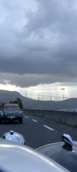 WhatsApp Image 2024-09-07 à 20.40.40_1d7caa64.jpg (48.78 Kio) Vu 6132 fois Le viaduc avant l'orage, en redescendant sur Millau