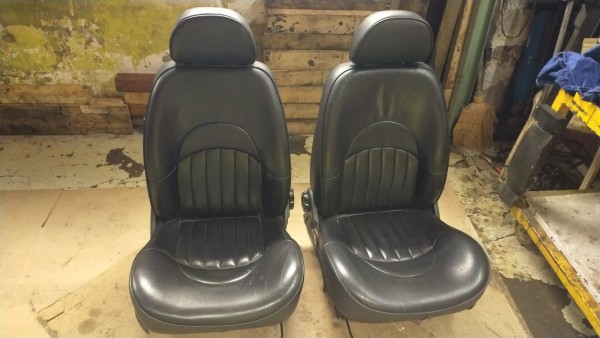 WhatsApp Image 2024-09-17 à 10.49.19_23887cda.jpg (187.09 Kio) Vu 2136 fois Les sièges de voyage sont enlevés de la 2CV jaune